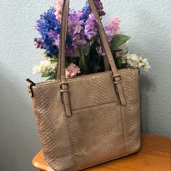 Anne Klein gold - Picture 2 of 5